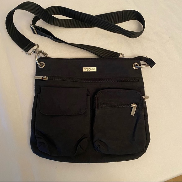 Baggallini Handbags - Baggallini Crossbody multi pocket adjustable strap, black purse